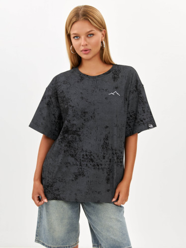 futbolka_varenka_gory_chernyy